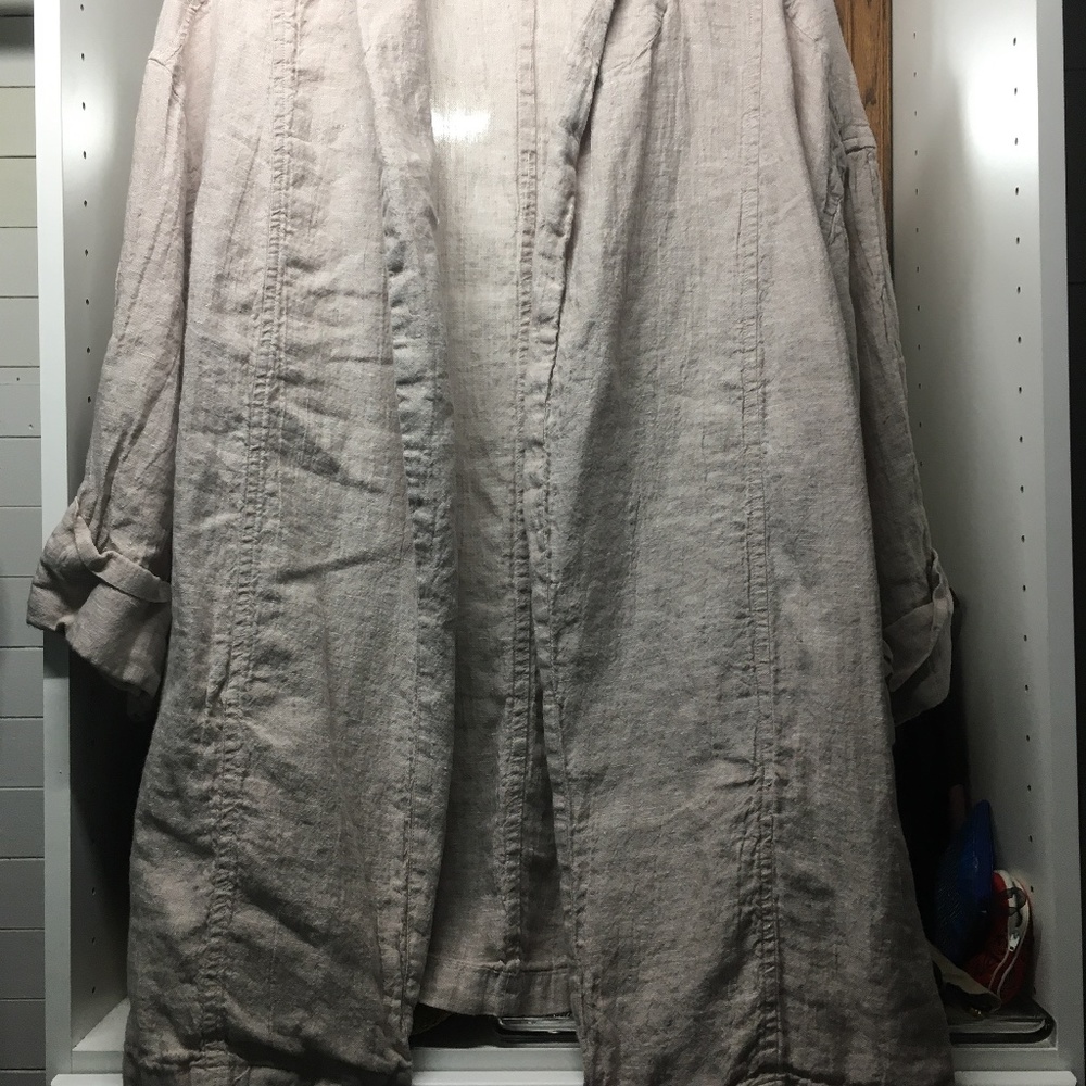 100% linen…buttonless jacket… needs a bit of ironing!LOL!